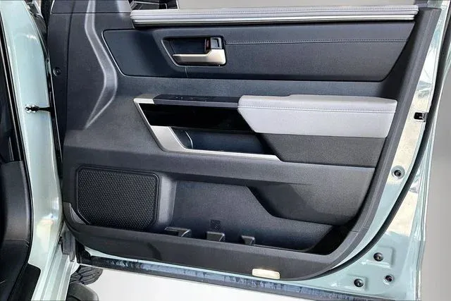 2025 Toyota Tundra Limited thumbnail 25