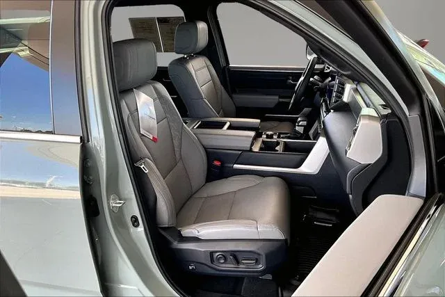 2025 Toyota Tundra Limited thumbnail 26