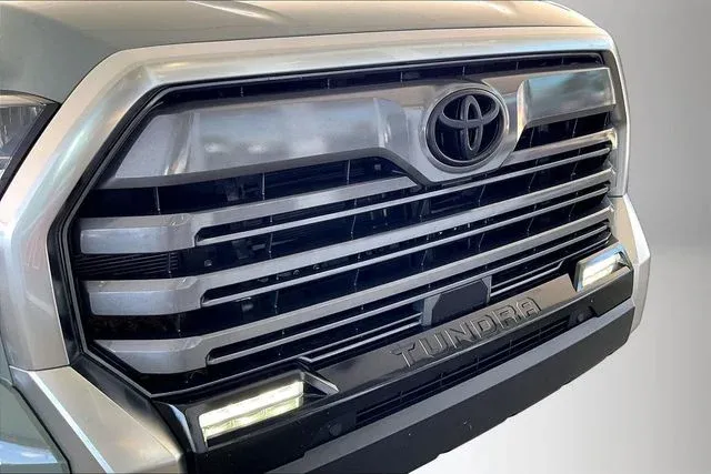 2025 Toyota Tundra Limited thumbnail 27