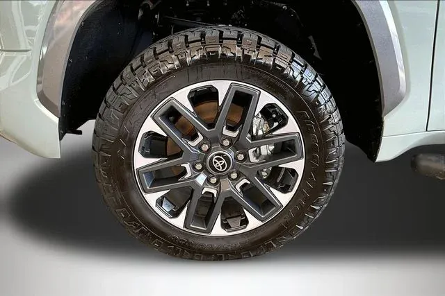 2025 Toyota Tundra Limited thumbnail 28