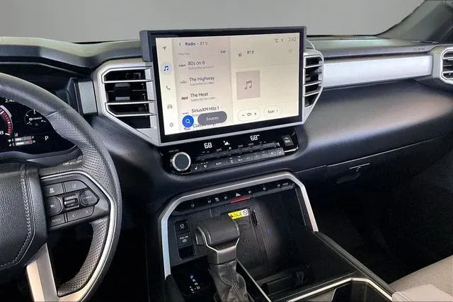 2025 Toyota Tundra Limited thumbnail 9