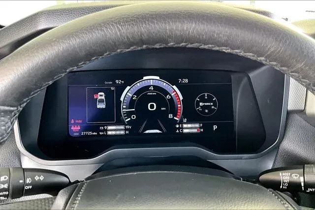 2025 Toyota Tundra Limited thumbnail 12