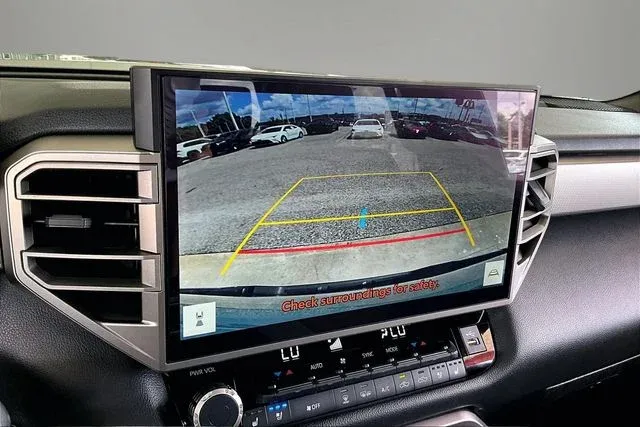 2025 Toyota Tundra Limited thumbnail 13