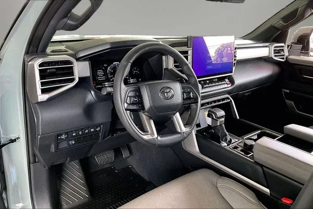2025 Toyota Tundra Limited thumbnail 14
