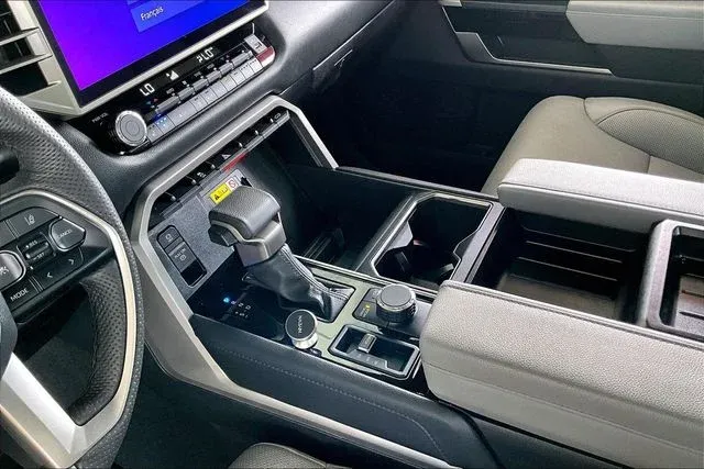 2025 Toyota Tundra Limited thumbnail 15