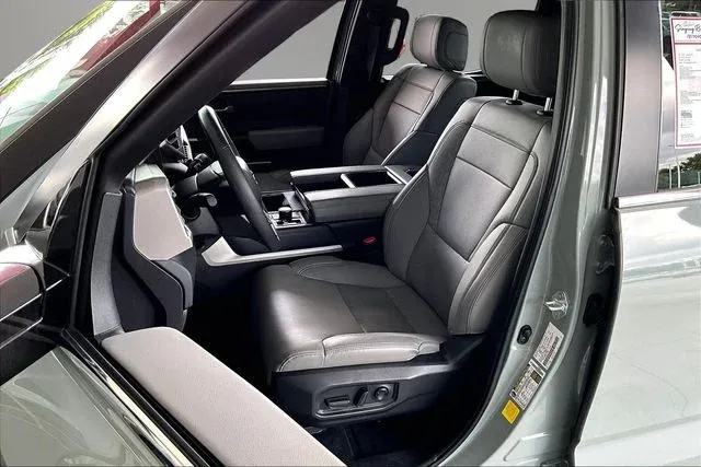 2025 Toyota Tundra Limited thumbnail 18