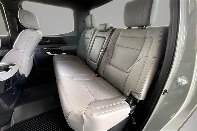 2025 Toyota Tundra Limited thumbnail 19