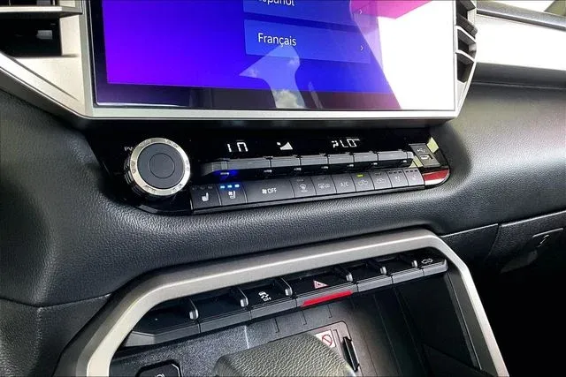 2025 Toyota Tundra Limited thumbnail 23