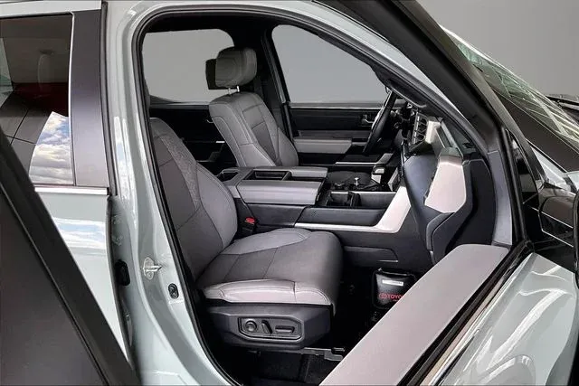 2025 Toyota Tundra Limited thumbnail 26