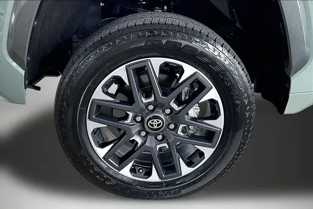 2025 Toyota Tundra Limited thumbnail 28