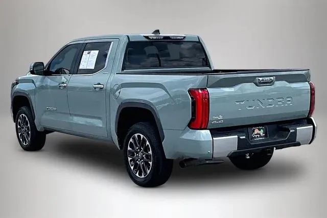 2025 Toyota Tundra Limited thumbnail 4