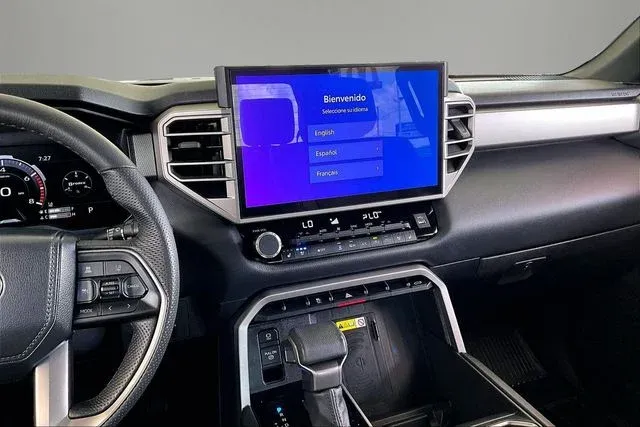 2025 Toyota Tundra Limited thumbnail 9