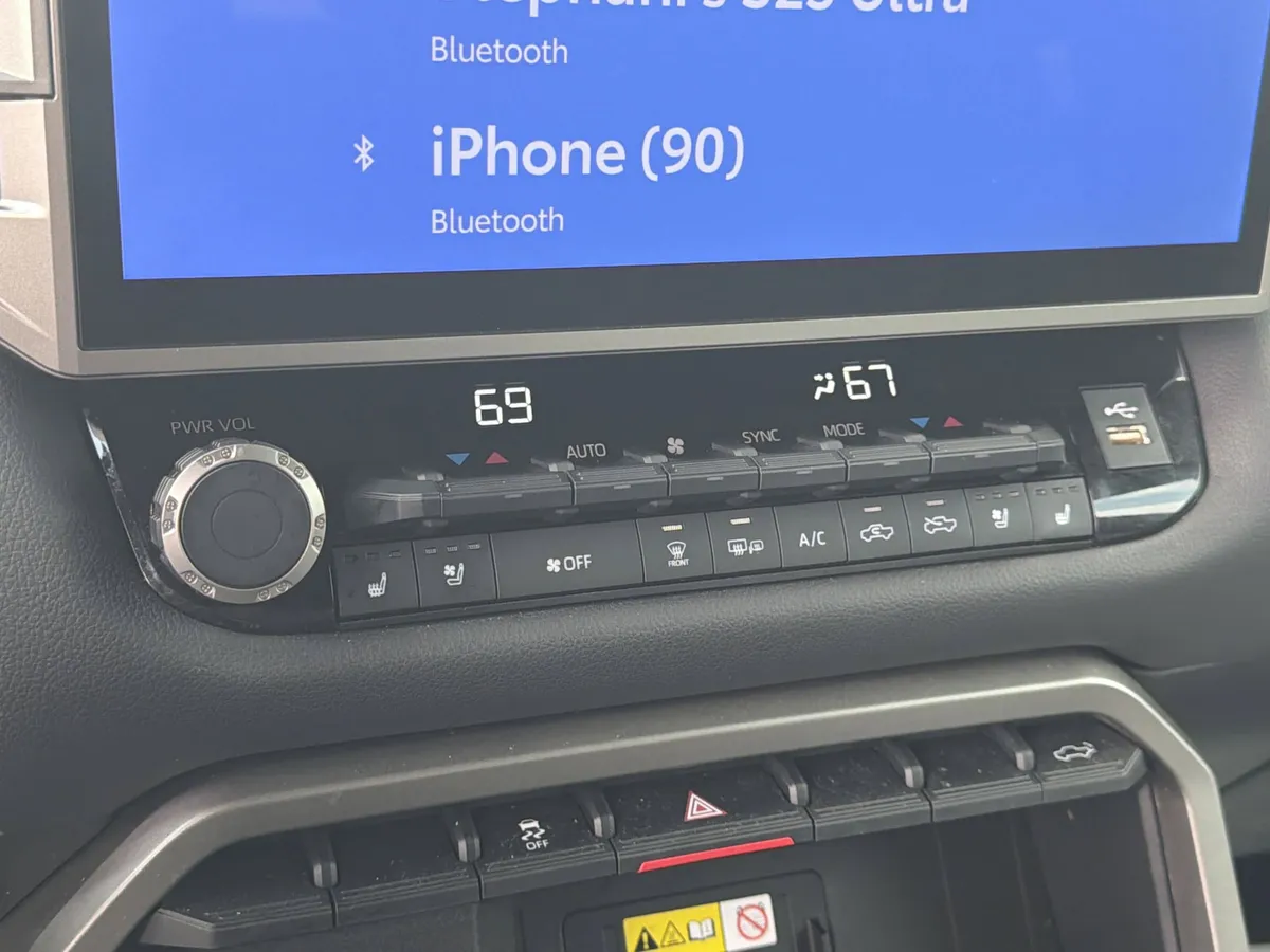 2025 Toyota Tundra Limited thumbnail 13
