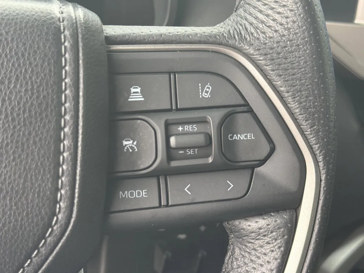 2025 Toyota Tundra Limited thumbnail 18