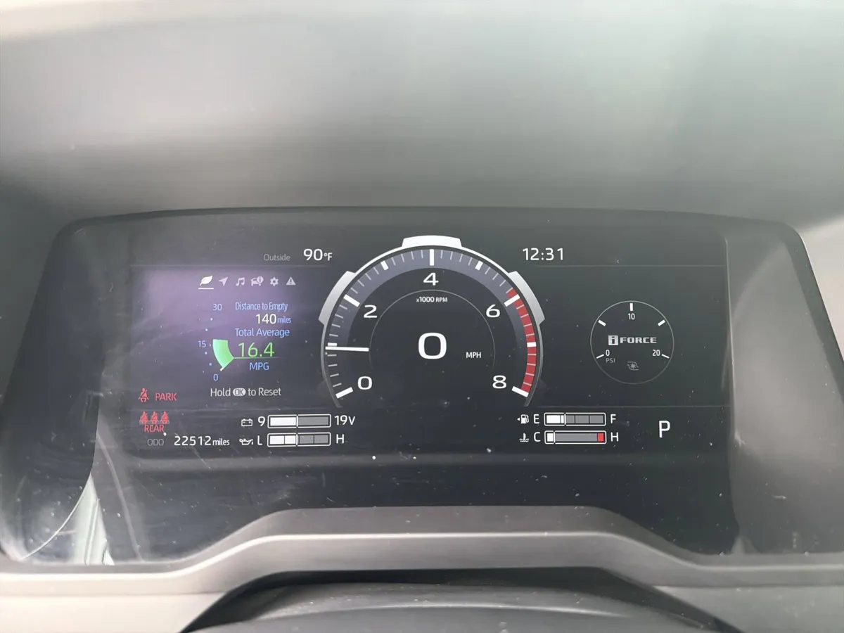 2025 Toyota Tundra Limited thumbnail 22
