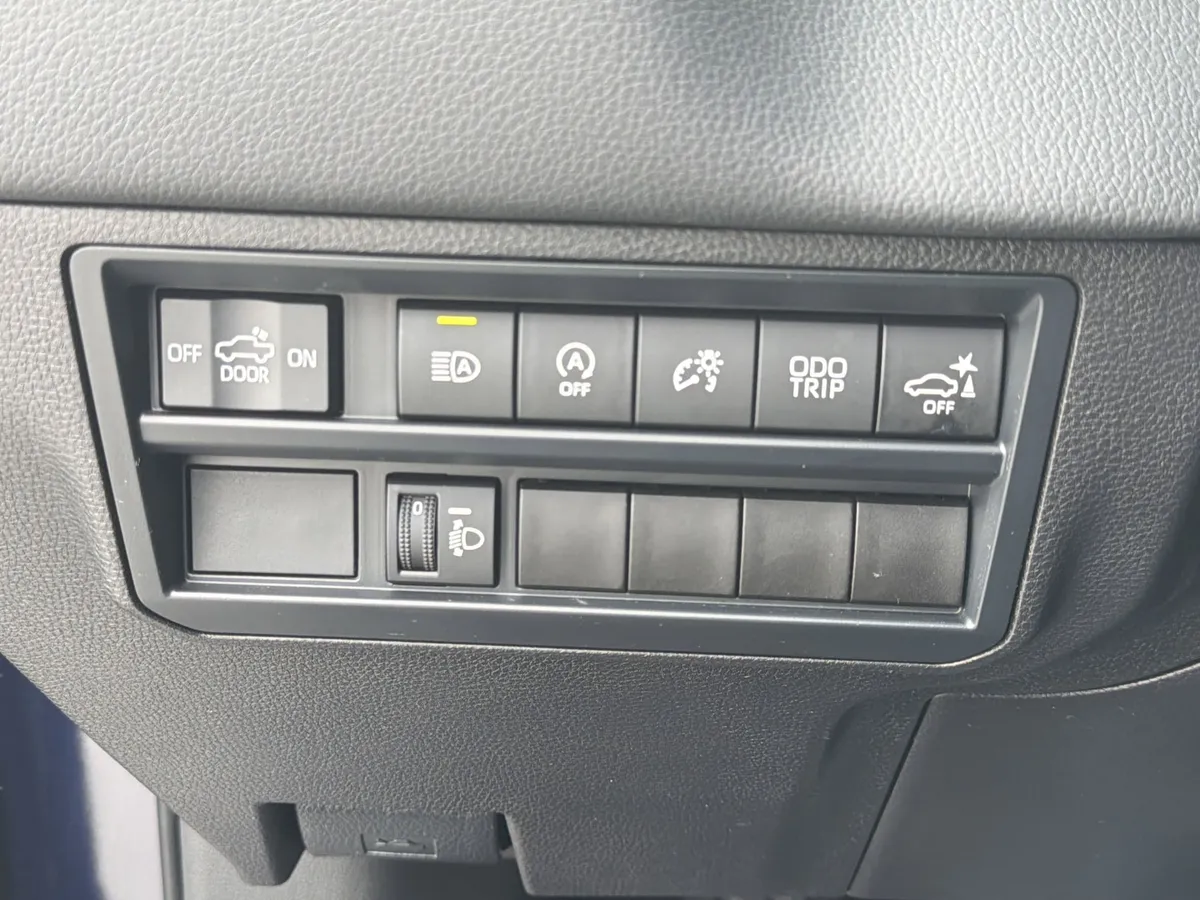 2025 Toyota Tundra Limited thumbnail 23