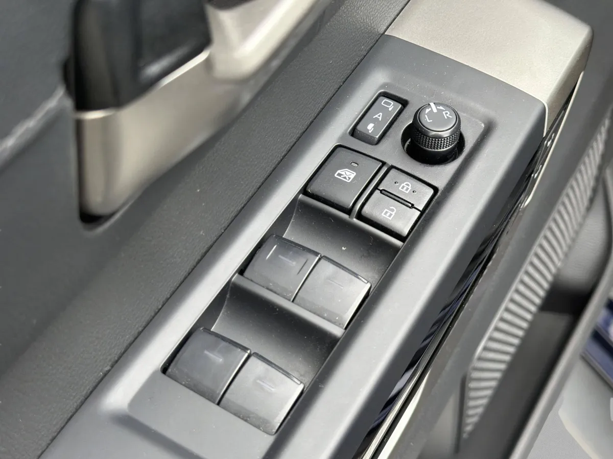 2025 Toyota Tundra Limited thumbnail 25