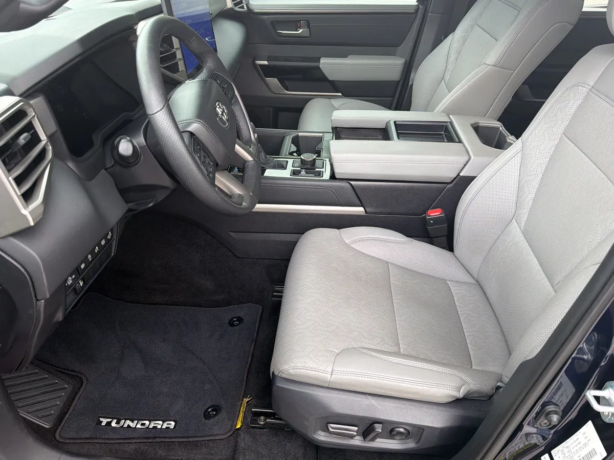 2025 Toyota Tundra Limited thumbnail 26