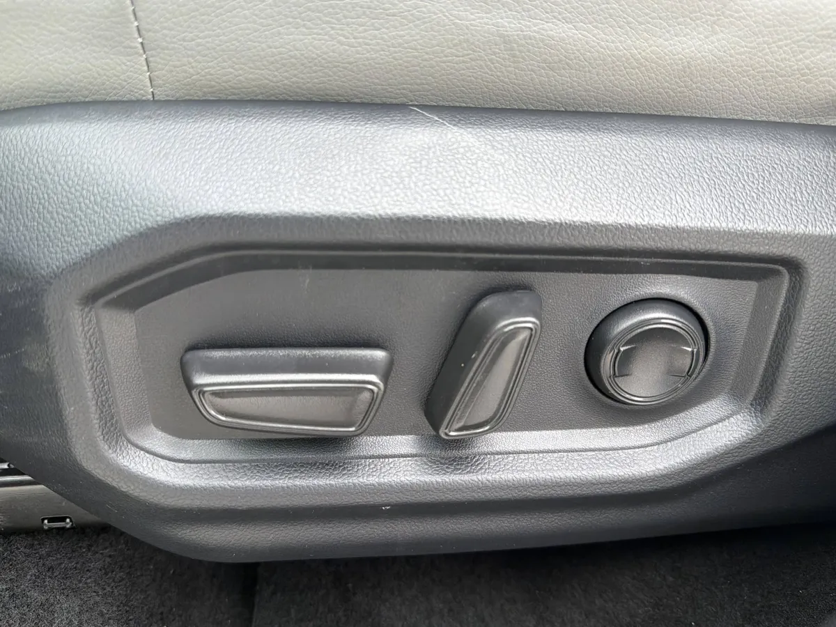 2025 Toyota Tundra Limited thumbnail 27