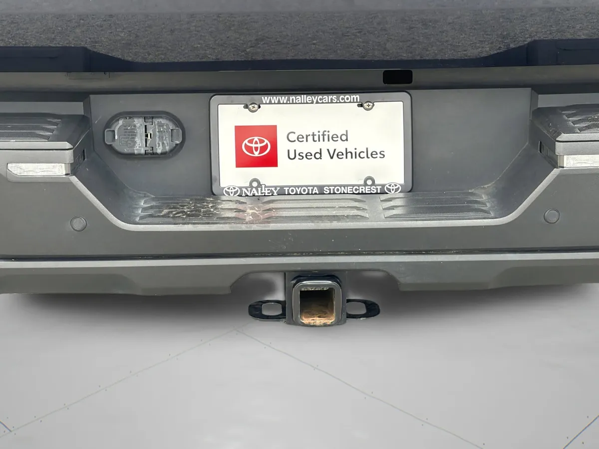 2025 Toyota Tundra Limited thumbnail 32