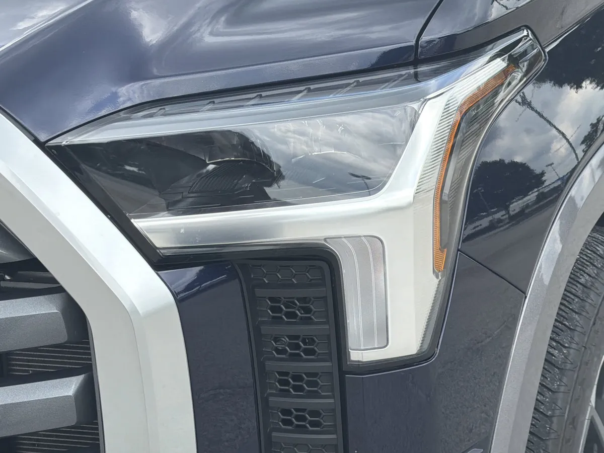 2025 Toyota Tundra Limited thumbnail 33