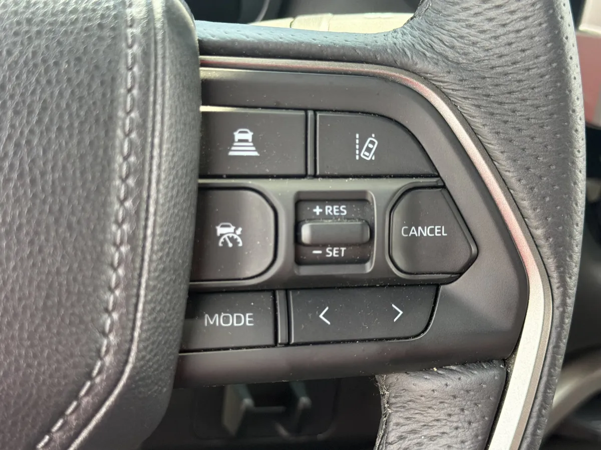 2025 Toyota Tundra Limited thumbnail 19