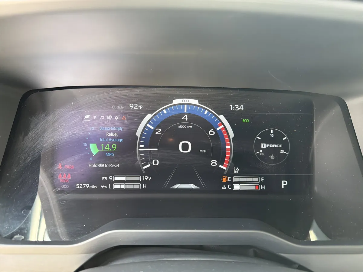 2025 Toyota Tundra Limited thumbnail 23