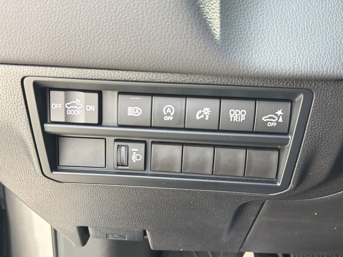 2025 Toyota Tundra Limited thumbnail 24
