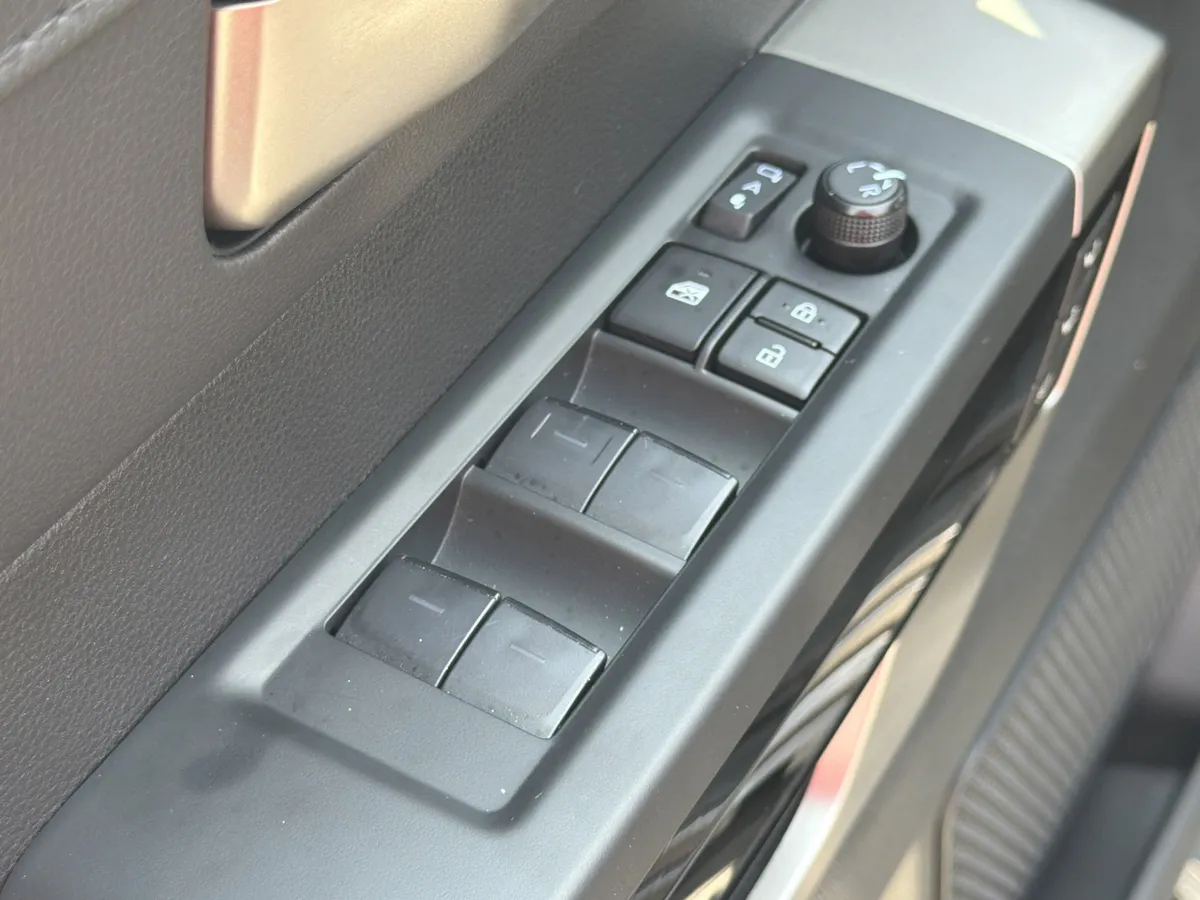 2025 Toyota Tundra Limited thumbnail 26