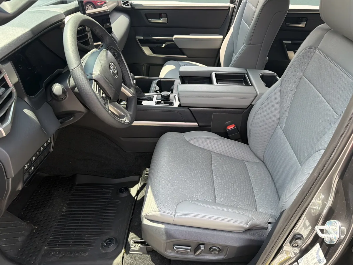 2025 Toyota Tundra Limited thumbnail 27