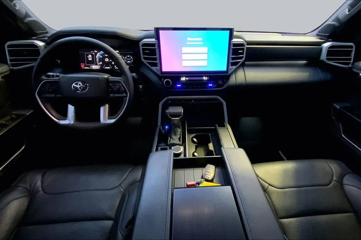 2025 Toyota Tundra Platinum Hybrid thumbnail 15