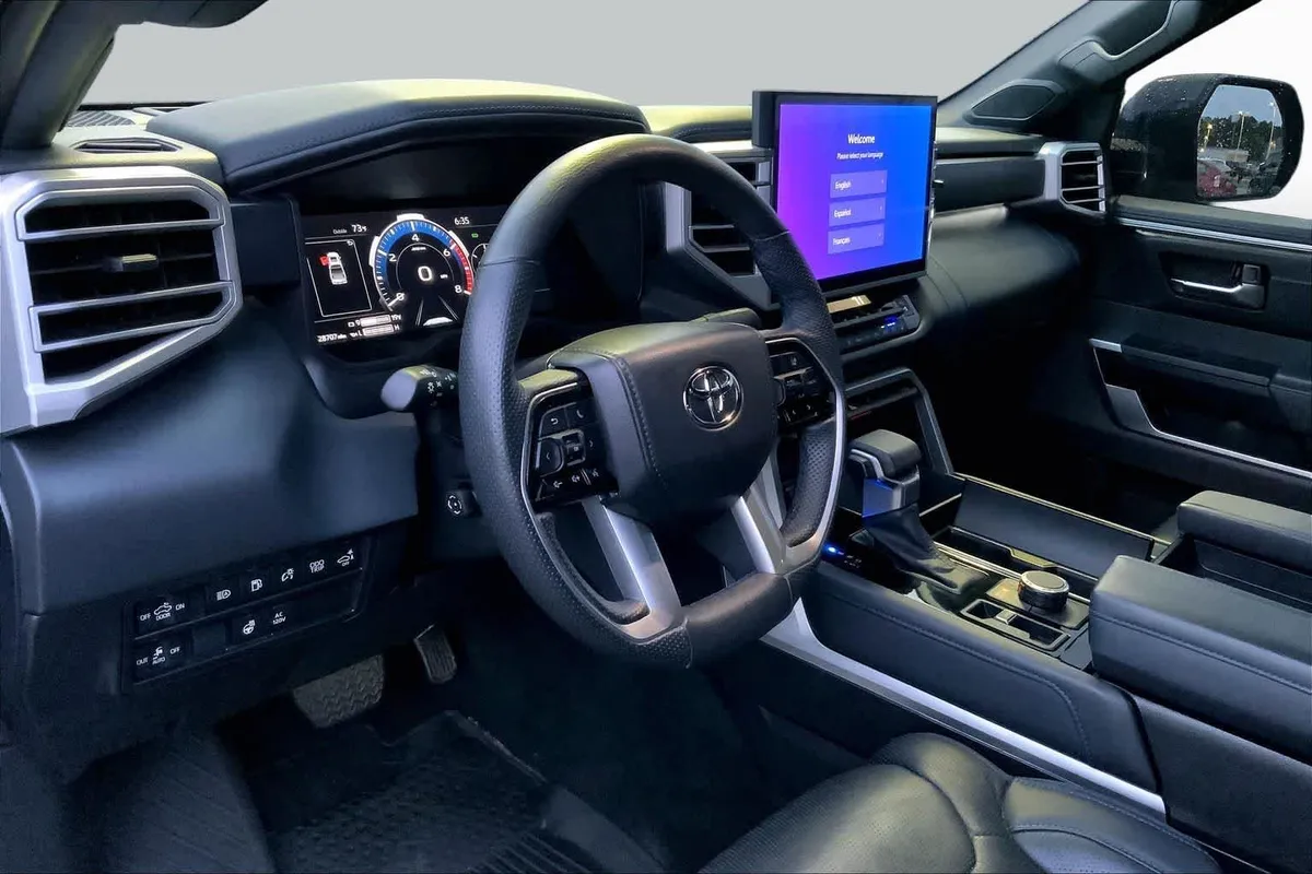 2025 Toyota Tundra Platinum Hybrid thumbnail 17