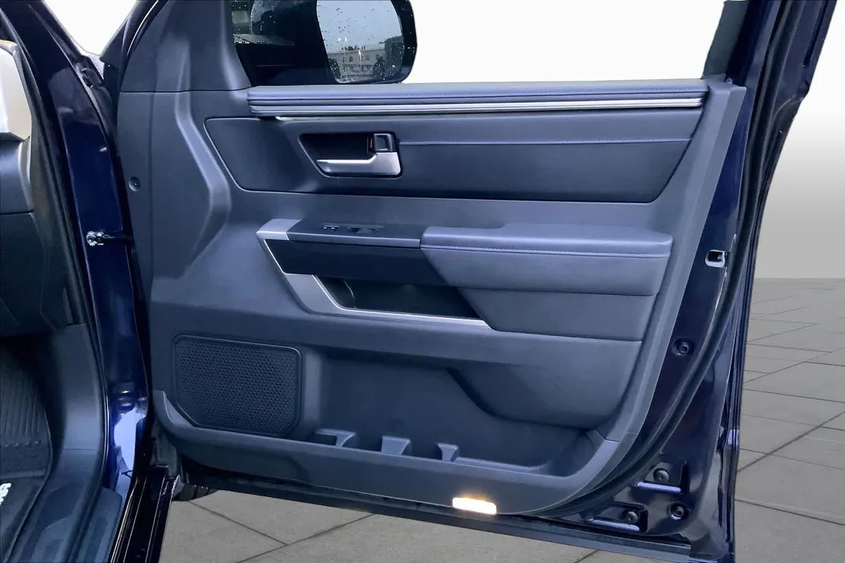 2025 Toyota Tundra Platinum Hybrid thumbnail 22