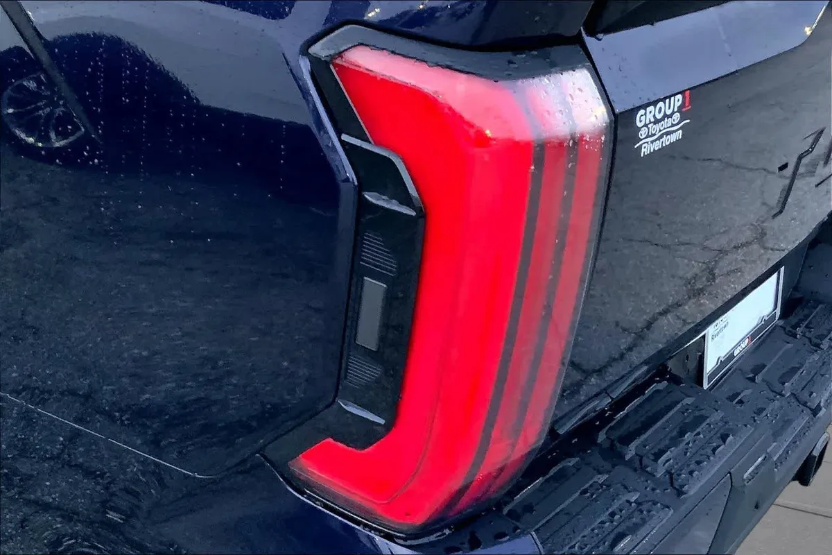 2025 Toyota Tundra Platinum Hybrid thumbnail 27