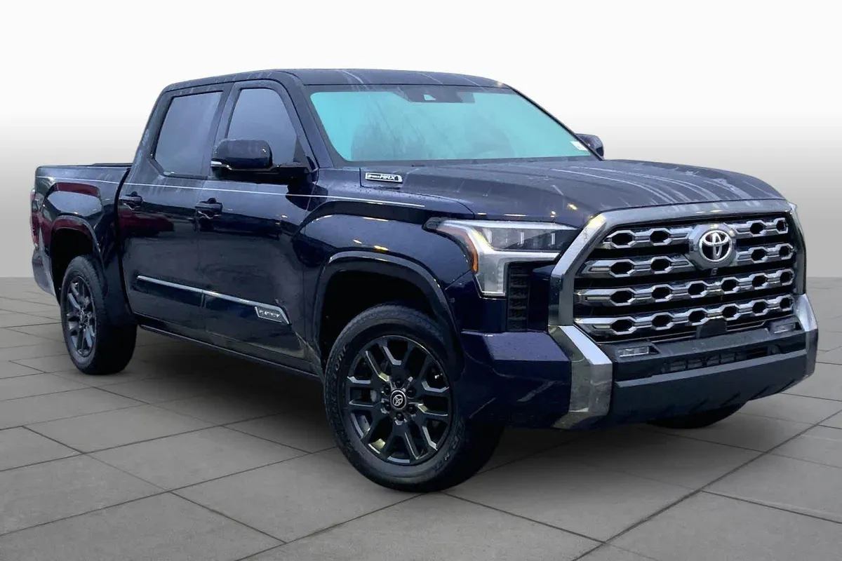 2025 Toyota Tundra Platinum Hybrid thumbnail 3