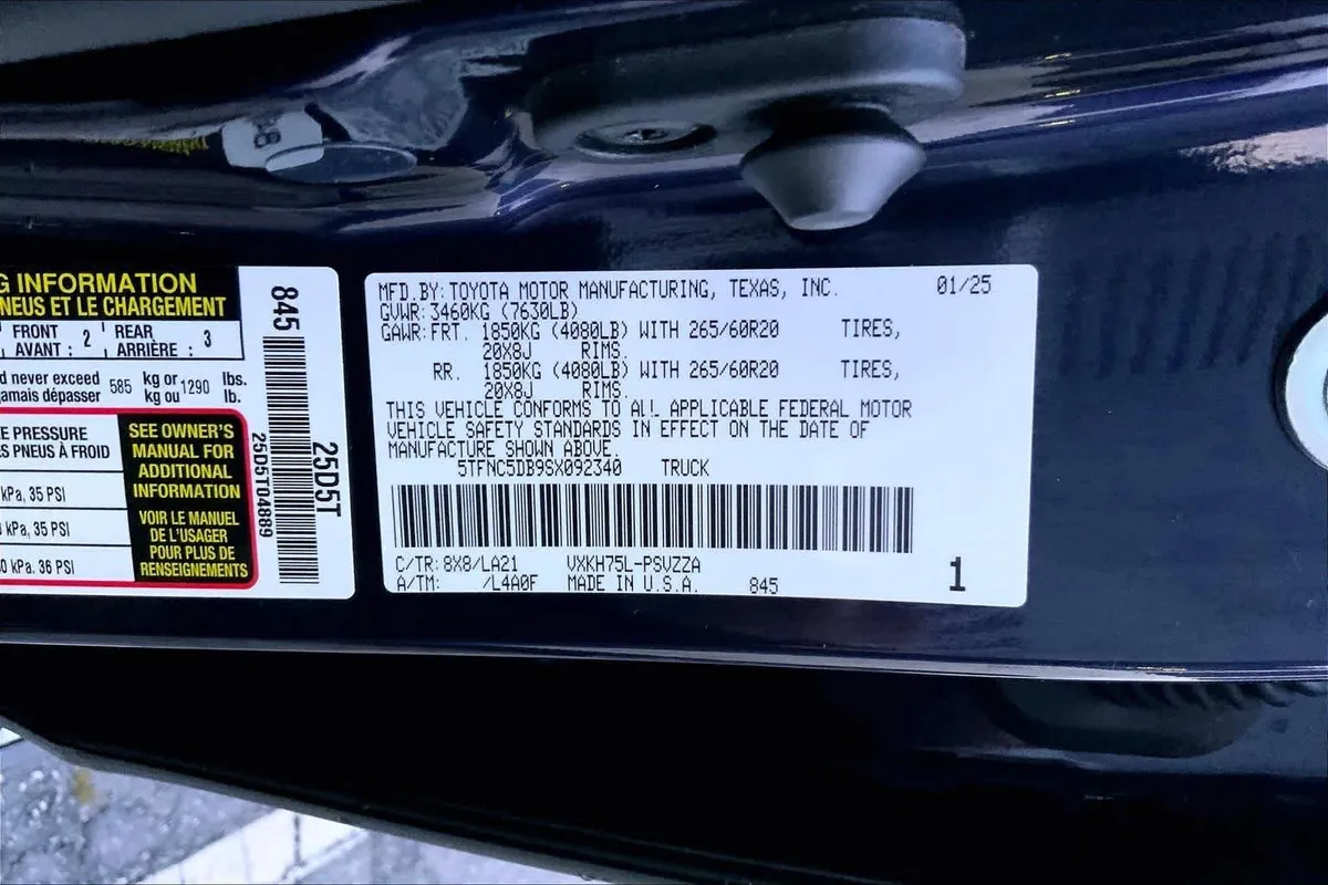 2025 Toyota Tundra Platinum Hybrid thumbnail 31