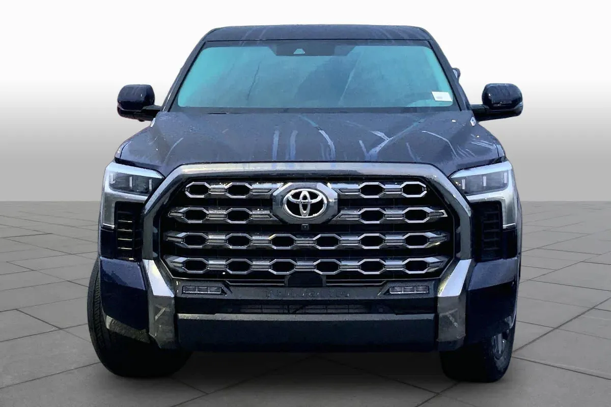 2025 Toyota Tundra Platinum Hybrid thumbnail 4
