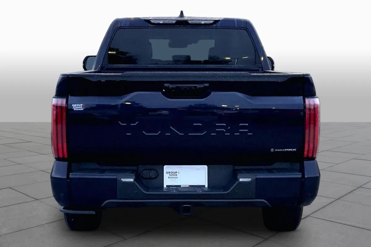 2025 Toyota Tundra Platinum Hybrid thumbnail 5