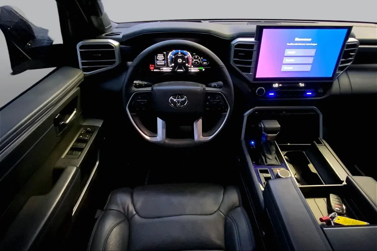 2025 Toyota Tundra Platinum Hybrid thumbnail 6
