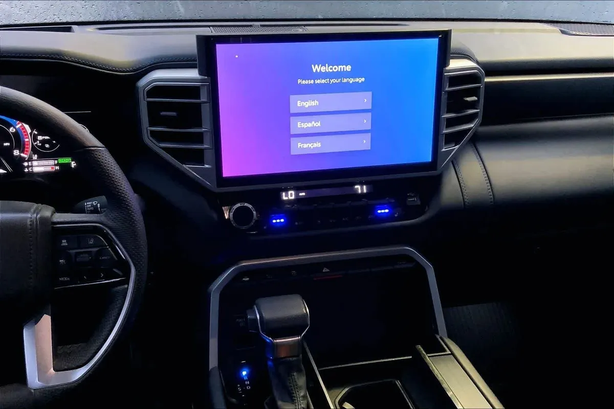 2025 Toyota Tundra Platinum Hybrid thumbnail 7