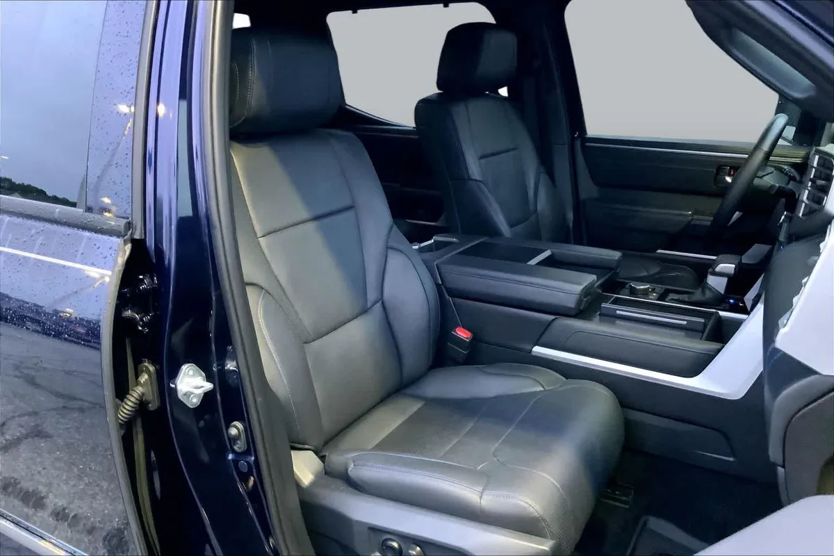 2025 Toyota Tundra Platinum Hybrid thumbnail 9