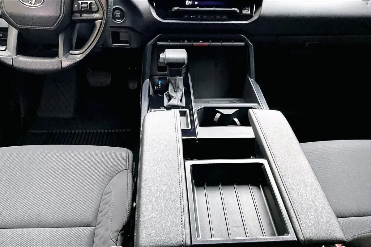 2025 Toyota Tundra SR thumbnail 17