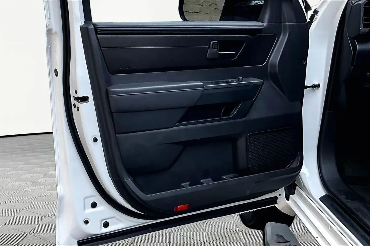 2025 Toyota Tundra SR thumbnail 22