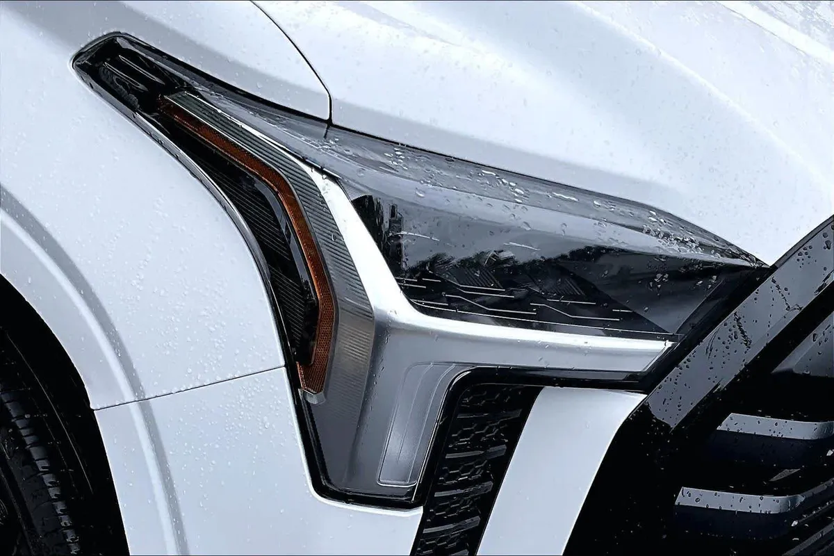 2025 Toyota Tundra SR thumbnail 28