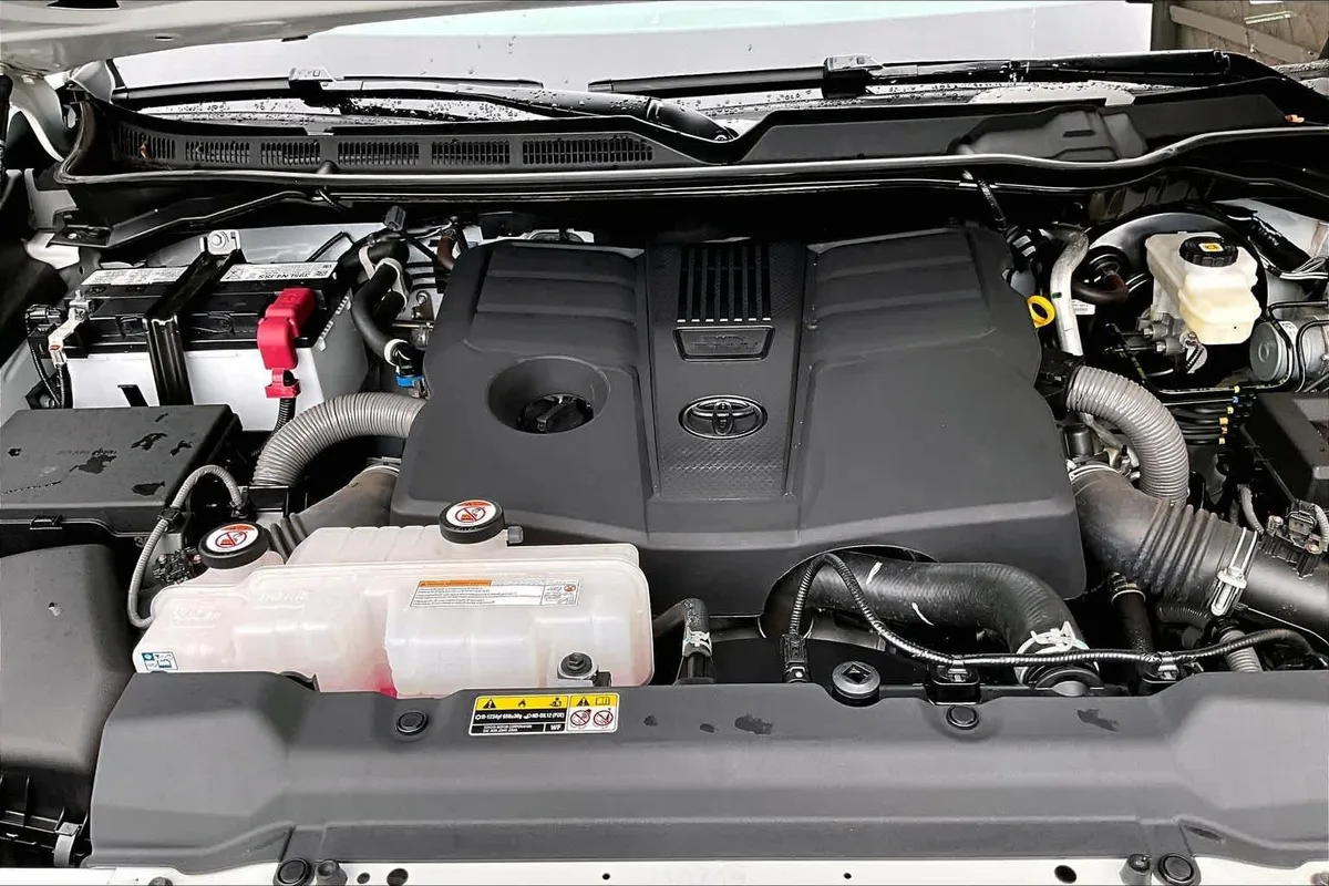 2025 Toyota Tundra SR thumbnail 32