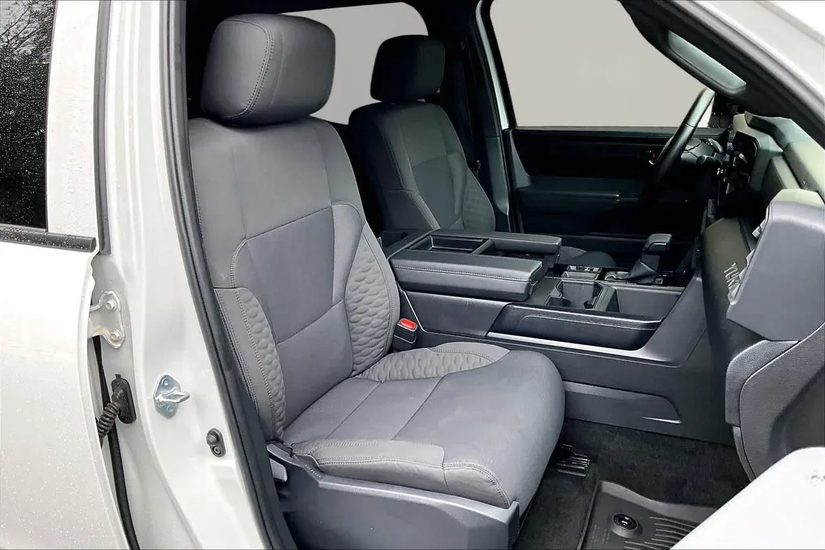 2025 Toyota Tundra SR thumbnail 9