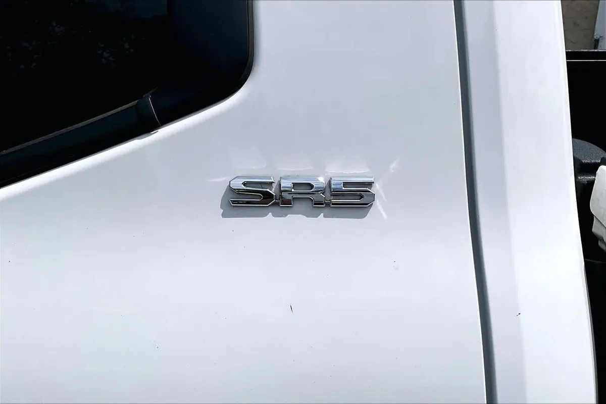 2025 Toyota Tundra SR5 thumbnail 10