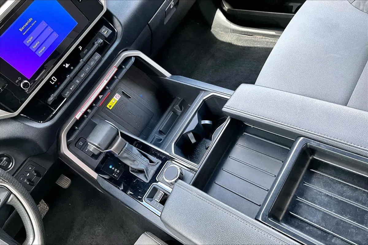 2025 Toyota Tundra SR5 thumbnail 16