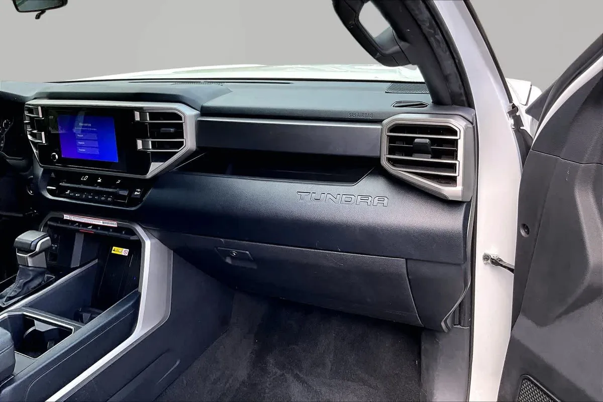 2025 Toyota Tundra SR5 thumbnail 18