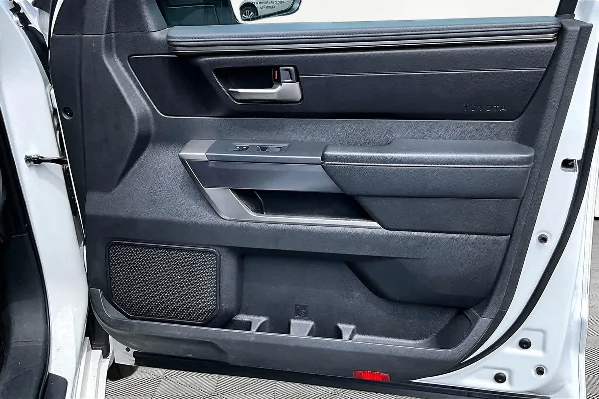 2025 Toyota Tundra SR5 thumbnail 22
